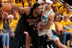 NBA总决赛冲刺阶段走向成谜，印第安纳步行者门线救险，悬念犹存，团队化学反应显著 -LOL直播赛事